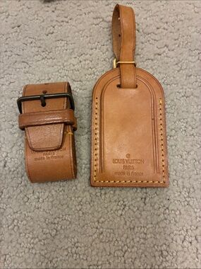 Authentic Louis Vuitton Vintage Vachetta Luggage Tag & Poignet Set👝LV7